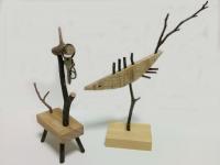 小枝と木片でつくる動物キーハンガー