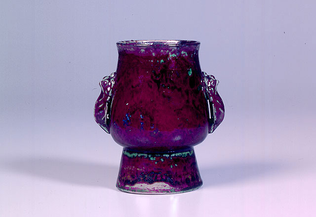 紅釉花瓶の写真
