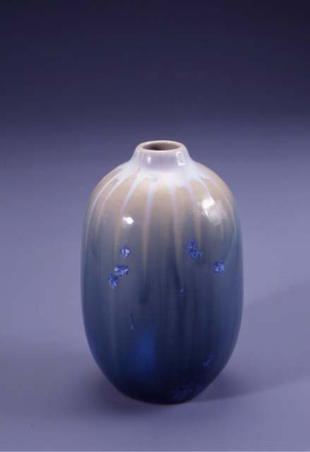 藍青宝石釉棗壺の写真