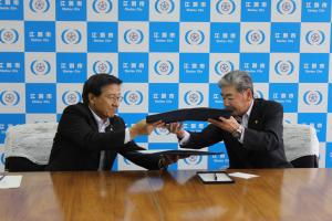 札幌電気工事業協同組合との協定書調印式の様子