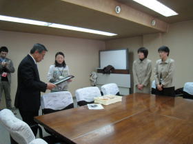 写真：代表の伊藤　智恵美さんと初代代表の伊藤　聖子さんが出席し、受賞の報告