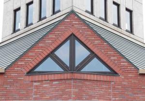 セラミックアートセンターの三角の窓