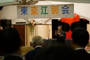 東京江別会で挨拶をする三好市長