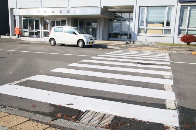 本庁舎前の横断歩道