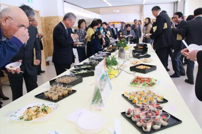 振る舞われた食事の写真