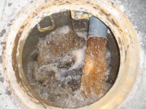 洗管作業開始直後の放水状況