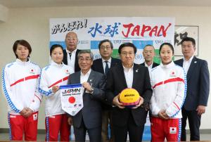 水球女子日本代表表敬訪問の様子