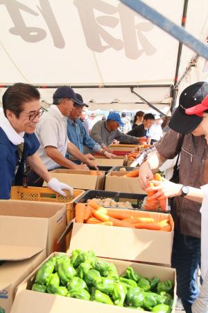 野菜の詰め放題の写真