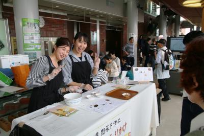 江別市地域おこし協力隊の江別のふりかけ試食ブースの写真