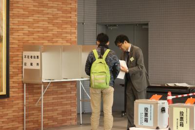 情報大学期日前投票の写真