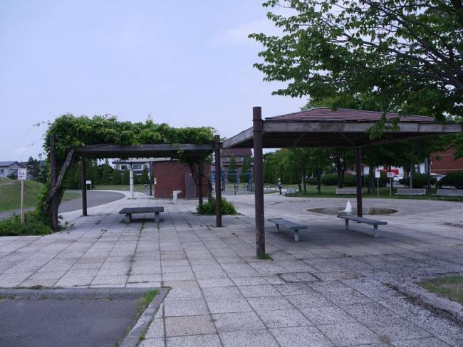 野幌末広町公園の東屋の写真