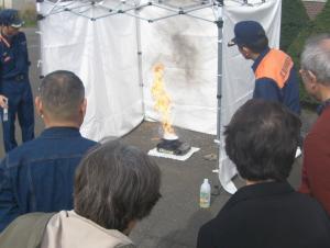 てんぷら油火災の再現を行う実験