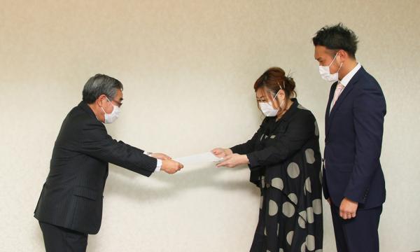 北海道美容業生活衛生同業組合江別支部が要望書を提出