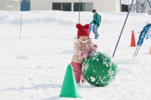 えべつ・冬のスポーツまつりの雪上障害物競争の写真
