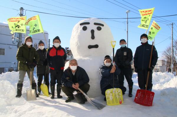 交通安全雪だるまとさわらびクラブのみなさん