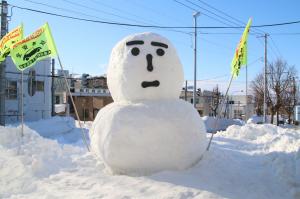 交通安全雪だるま（大麻西地区センター側）