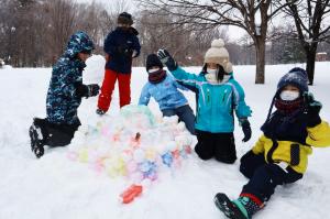 雪遊び　雪のオブジェづくり