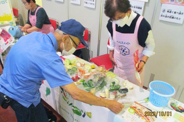 健康フェスタ野菜を量ろうブース