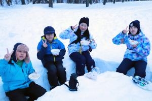 雪のテーブルで夕食