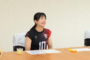 市長と話している石原美海選手