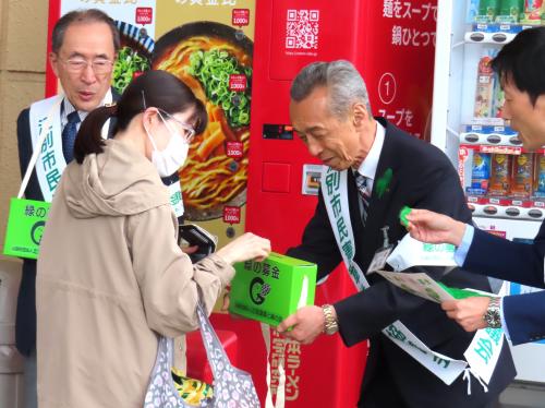 募金の様子②