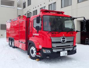 大型水槽付消防ポンプ自動車（斜め）