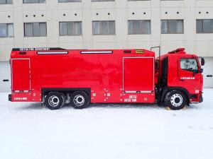 大型水槽付消防ポンプ自動車（横）