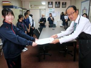 江陽中学校受賞者表彰の様子