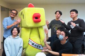 北海道情報大学 島田ゼミの皆さんとえべチュンが撮影のために来庁しました！