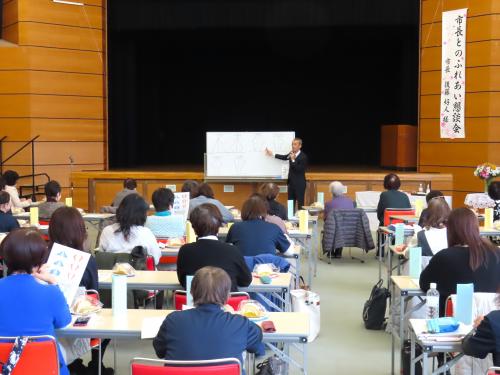 懇談会の様子