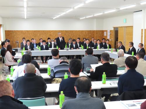 タウンミーティングで話す市長の様子