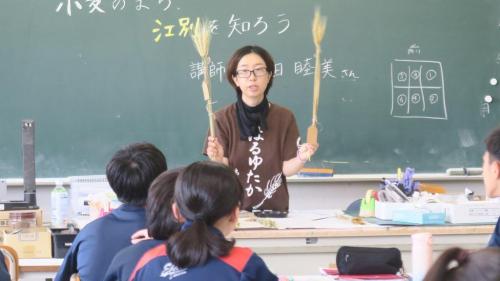 生徒が出前事業を受けている様子①