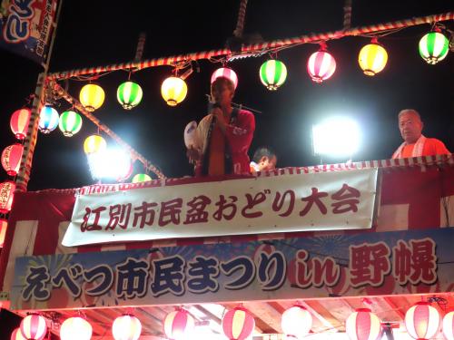盆踊りの様子
