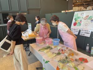 野菜計量体験の様子