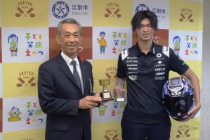 オートバイ松下選手市長表敬訪問