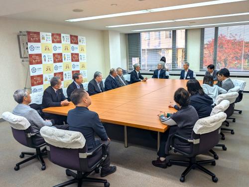 表敬訪問の様子