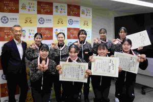 全国大会2大会出場北翔大学バトミントン部表敬訪問