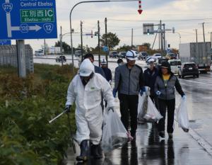 国道275号のごみ拾い