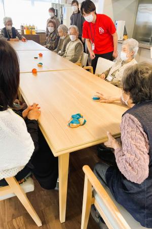介護イベント｢お手玉カーリング」