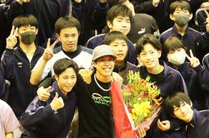 二階堂蓮選手が大麻東中学校を訪問1