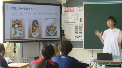 生徒が出前事業を受けている様子②