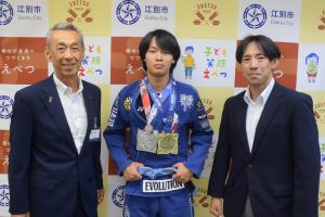 全日本ブラジリアン柔術選手権大会で3位入賞した野中心平さんが表敬訪問