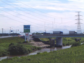 写真　現在の篠津運河（江別市：国道275号付近）